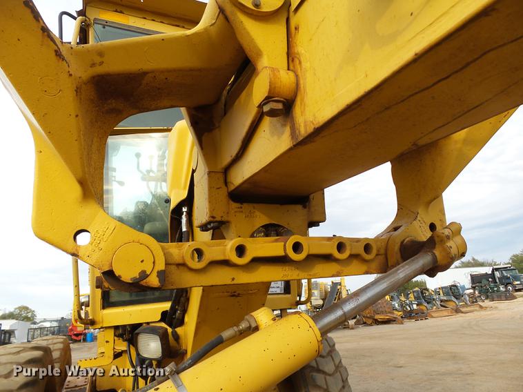 image for item DB4232 1997 John Deere 670CH motor grader