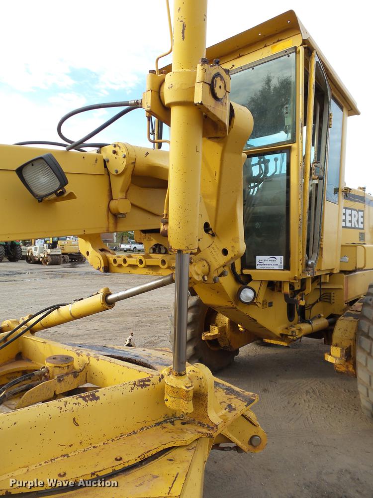 image for item DB4232 1997 John Deere 670CH motor grader