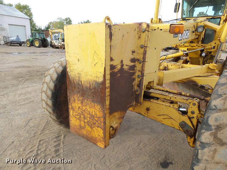 image for item DB4232 1997 John Deere 670CH motor grader