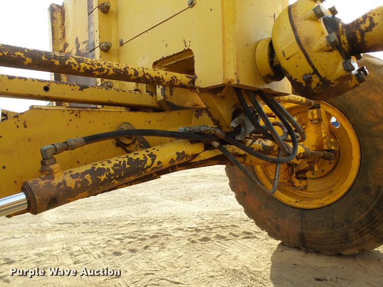 image for item DB4232 1997 John Deere 670CH motor grader