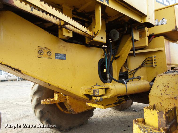 image for item DB4232 1997 John Deere 670CH motor grader