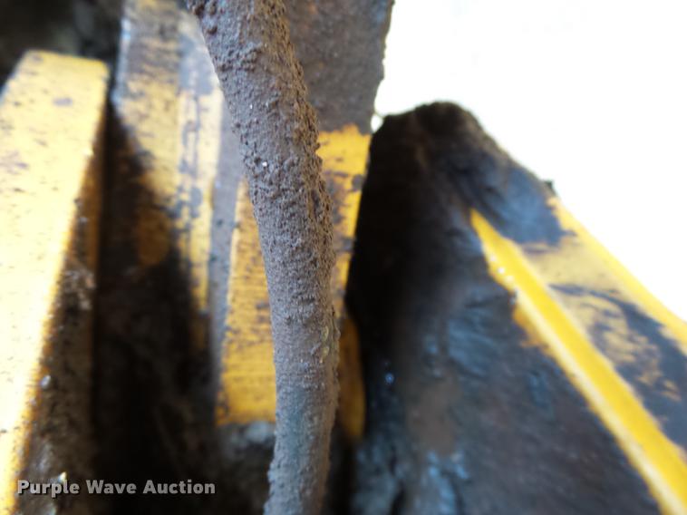 image for item DB4232 1997 John Deere 670CH motor grader