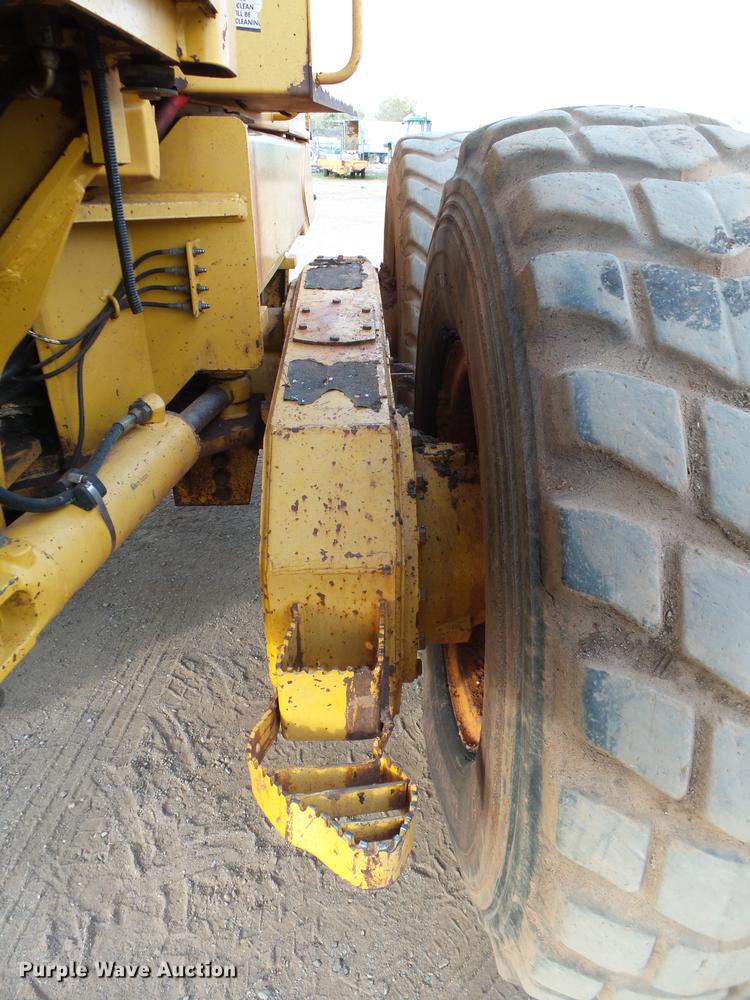 image for item DB4232 1997 John Deere 670CH motor grader