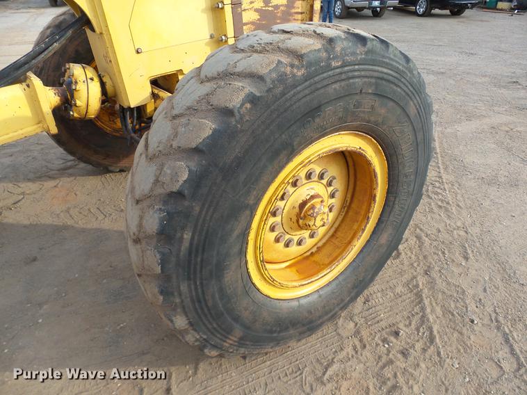 image for item DB4232 1997 John Deere 670CH motor grader