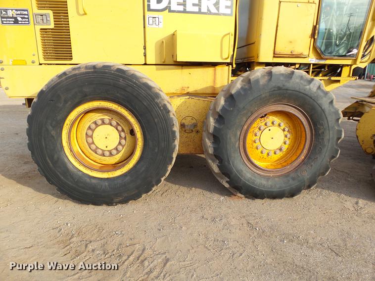 image for item DB4232 1997 John Deere 670CH motor grader