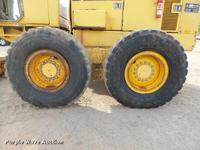 image for item DB4232 1997 John Deere 670CH motor grader