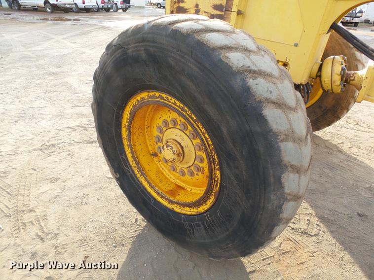 image for item DB4232 1997 John Deere 670CH motor grader