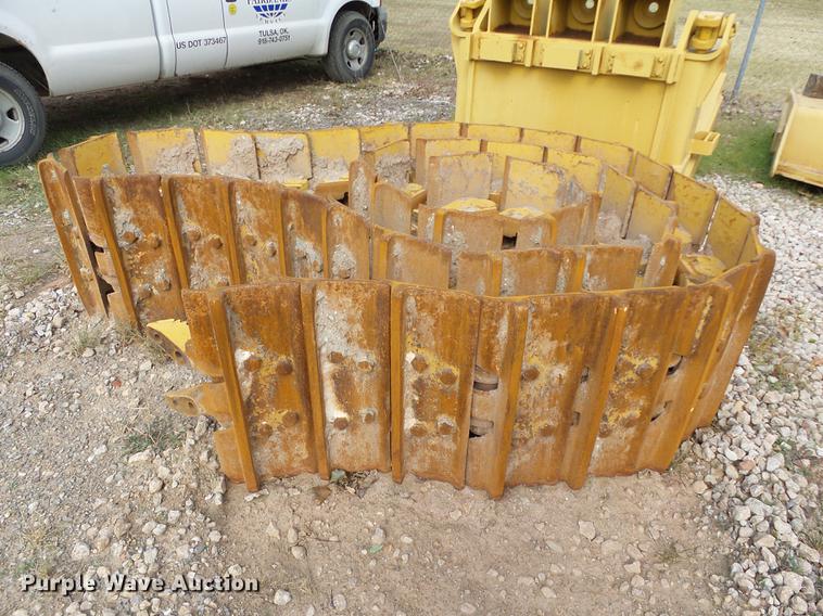 image for item DB4239 Caterpillar D10N single grouser dozer tracks
