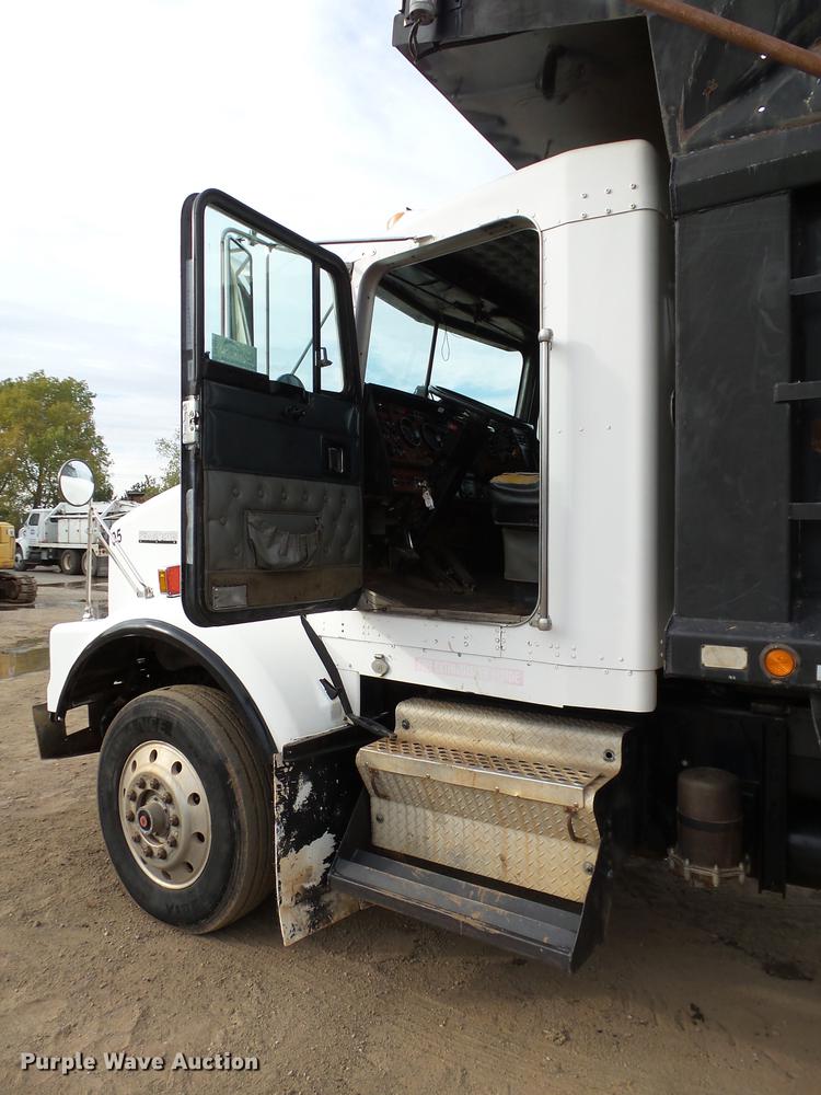 image for item DB4241 1999 Kenworth T800 dump truck