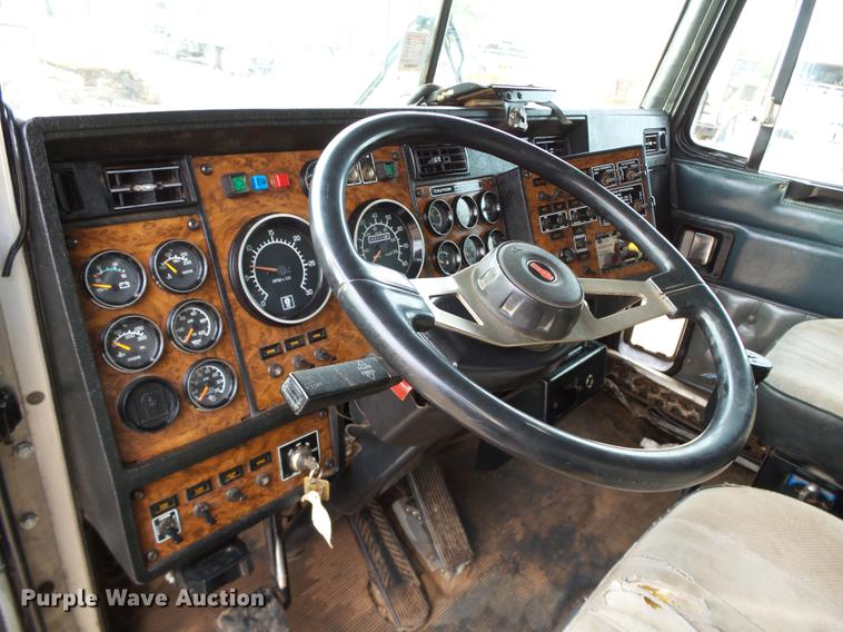 image for item DB4241 1999 Kenworth T800 dump truck