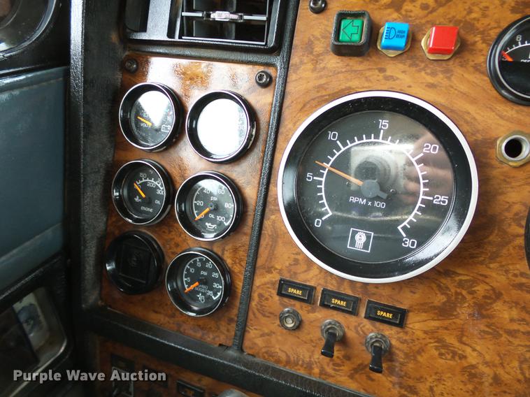 image for item DB4241 1999 Kenworth T800 dump truck