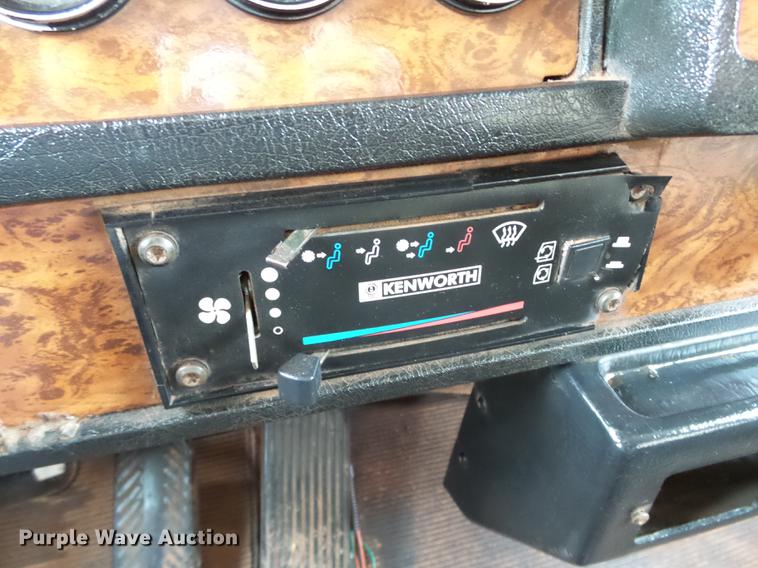 image for item DB4241 1999 Kenworth T800 dump truck