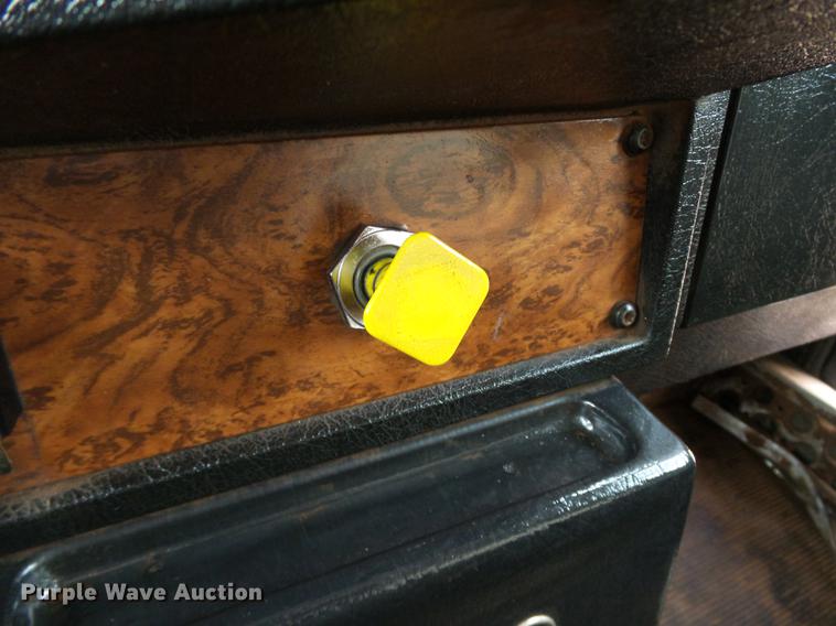 image for item DB4241 1999 Kenworth T800 dump truck