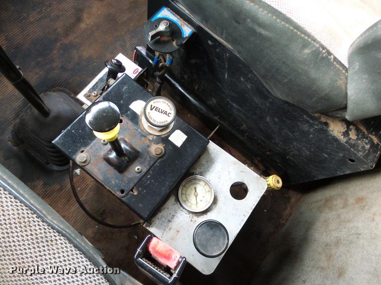 image for item DB4241 1999 Kenworth T800 dump truck