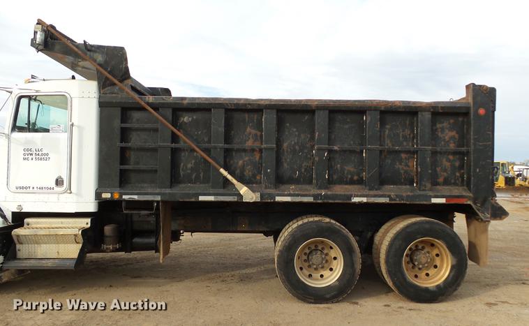image for item DB4241 1999 Kenworth T800 dump truck