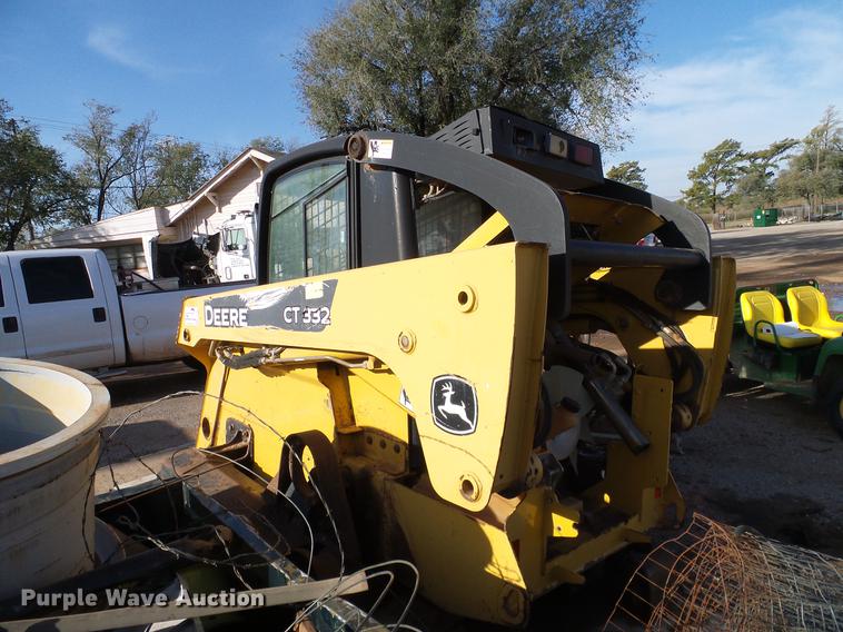 image for item DB4243 2006 John Deere CT332 skid steer