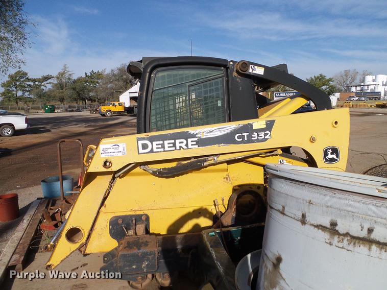 image for item DB4243 2006 John Deere CT332 skid steer
