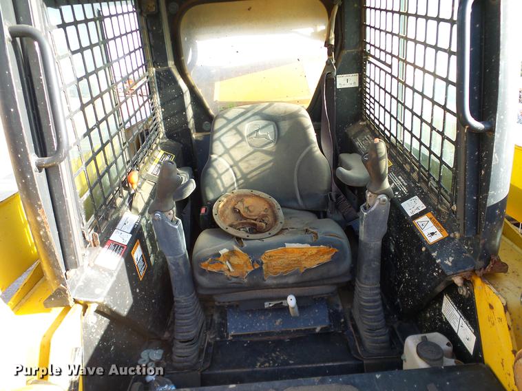 image for item DB4243 2006 John Deere CT332 skid steer