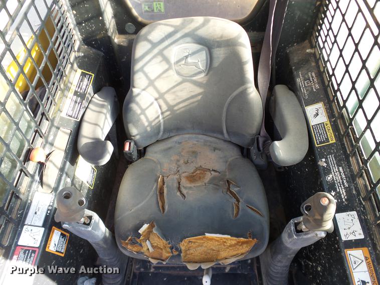 image for item DB4243 2006 John Deere CT332 skid steer