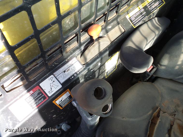 image for item DB4243 2006 John Deere CT332 skid steer