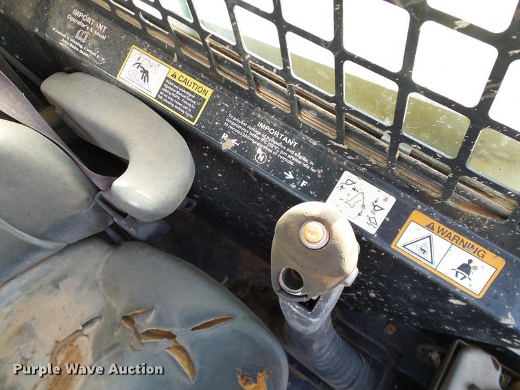 image for item DB4243 2006 John Deere CT332 skid steer