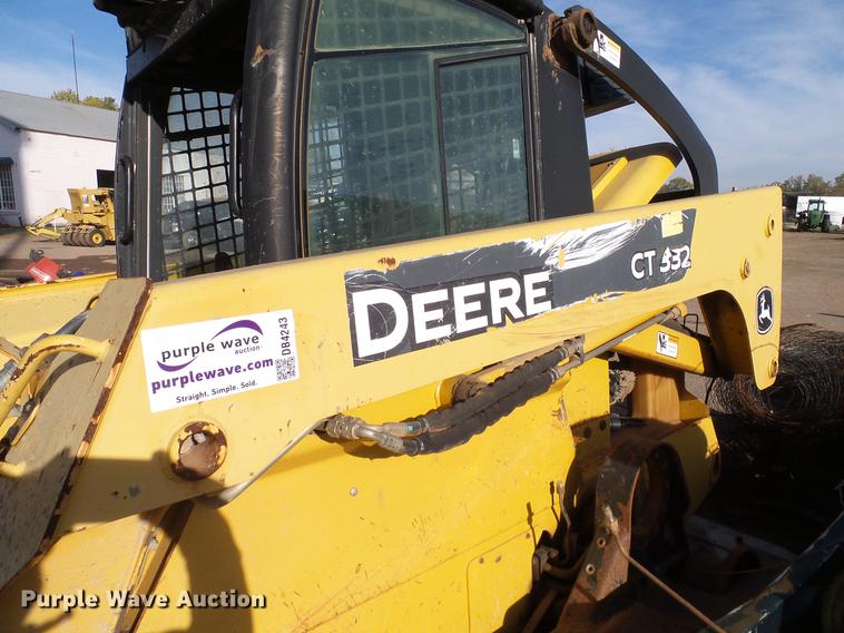 image for item DB4243 2006 John Deere CT332 skid steer