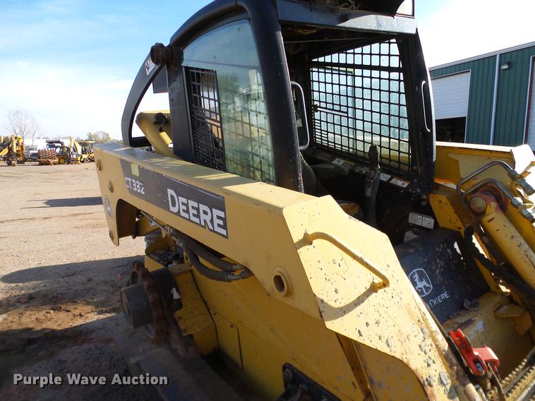 image for item DB4243 2006 John Deere CT332 skid steer