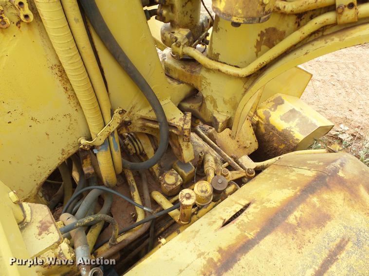 image for item DB4246 Caterpillar 633 elevating scraper