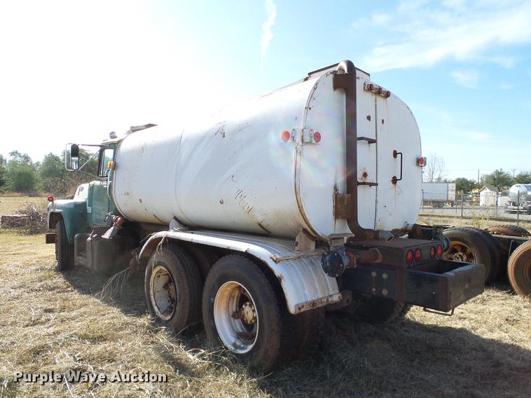 image for item DB4247 1980 Mack R685ST tank truck