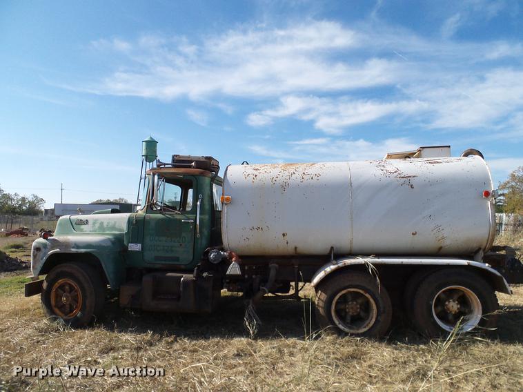 image for item DB4247 1980 Mack R685ST tank truck