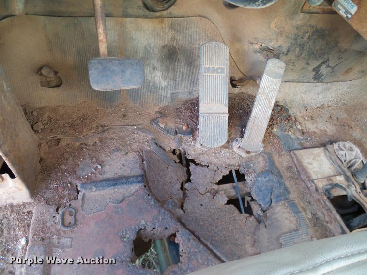 image for item DB4247 1980 Mack R685ST tank truck