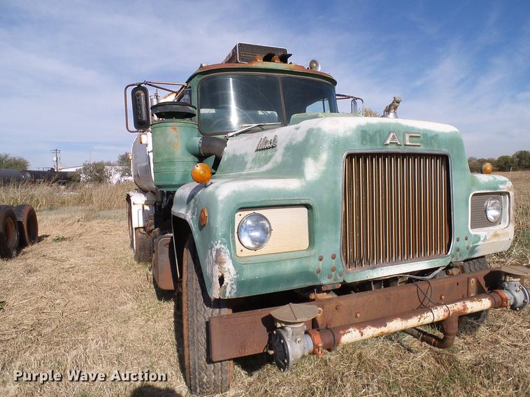 image for item DB4247 1980 Mack R685ST tank truck
