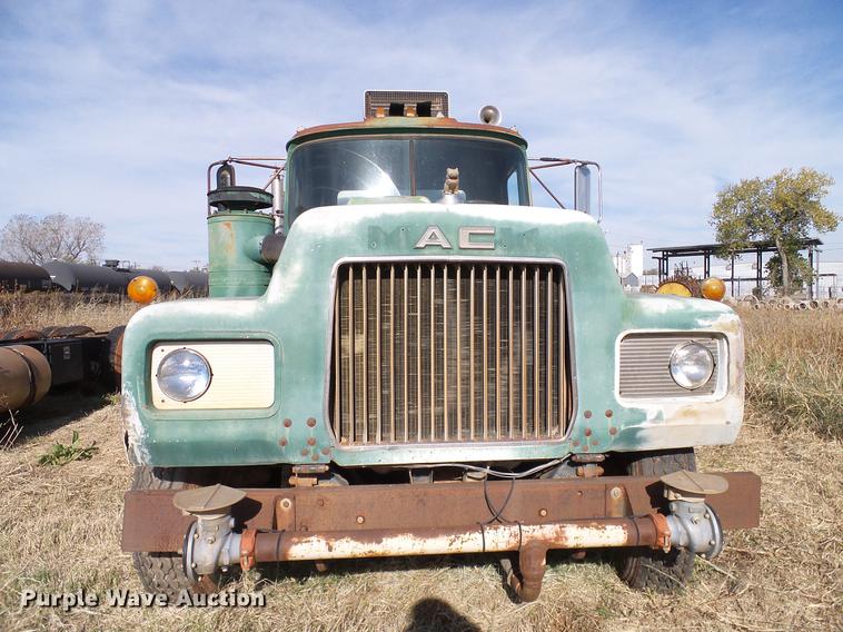 image for item DB4247 1980 Mack R685ST tank truck