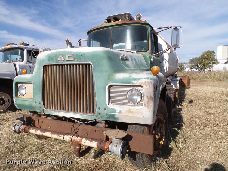 image for item DB4247 1980 Mack R685ST tank truck