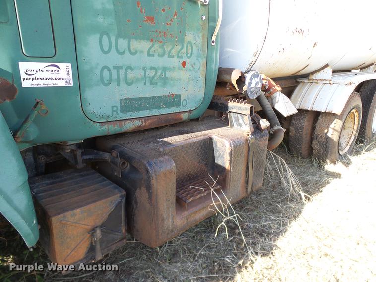 image for item DB4247 1980 Mack R685ST tank truck