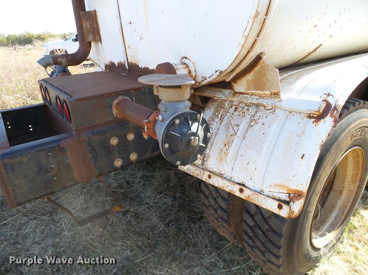 image for item DB4247 1980 Mack R685ST tank truck