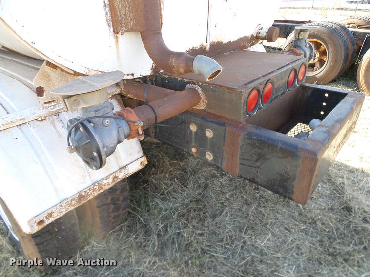 image for item DB4247 1980 Mack R685ST tank truck