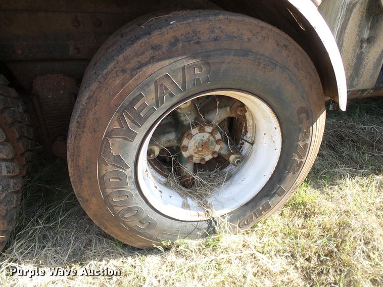 image for item DB4247 1980 Mack R685ST tank truck