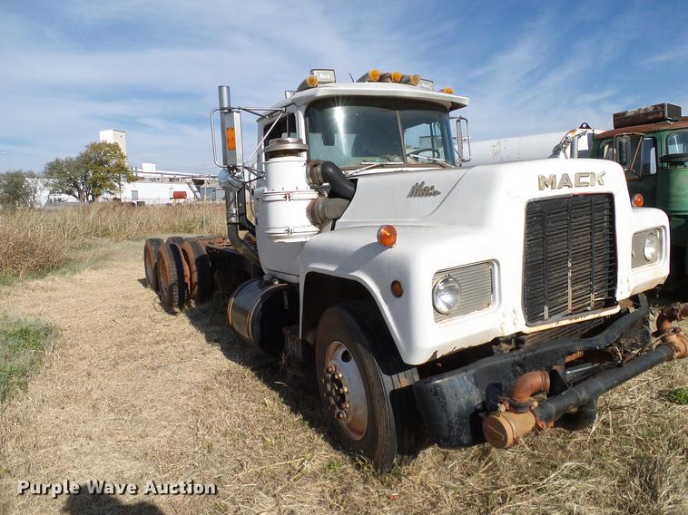 image for item DB4248 1989 Mack R688ST truck chassis
