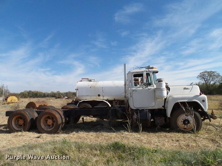 image for item DB4248 1989 Mack R688ST truck chassis