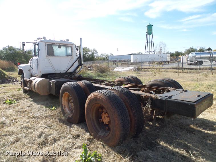 image for item DB4248 1989 Mack R688ST truck chassis