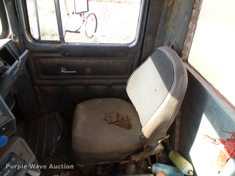 image for item DB4248 1989 Mack R688ST truck chassis