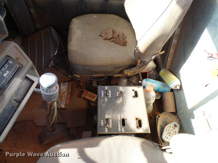 image for item DB4248 1989 Mack R688ST truck chassis