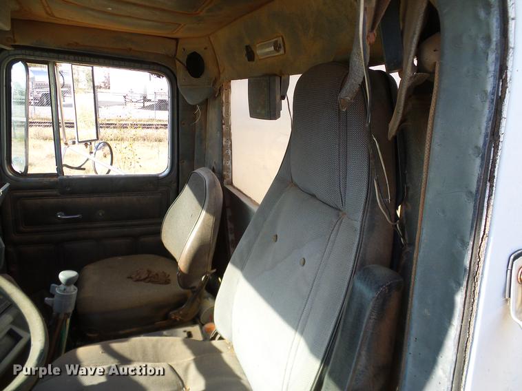 image for item DB4248 1989 Mack R688ST truck chassis