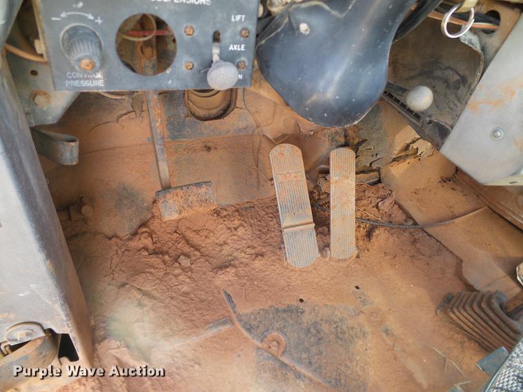 image for item DB4248 1989 Mack R688ST truck chassis