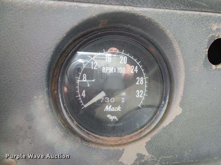 image for item DB4248 1989 Mack R688ST truck chassis