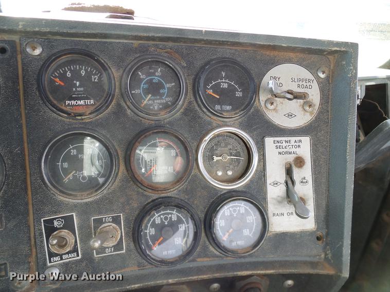 image for item DB4248 1989 Mack R688ST truck chassis