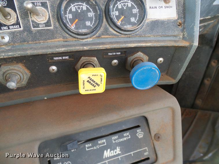 image for item DB4248 1989 Mack R688ST truck chassis