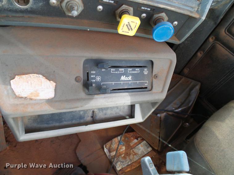 image for item DB4248 1989 Mack R688ST truck chassis