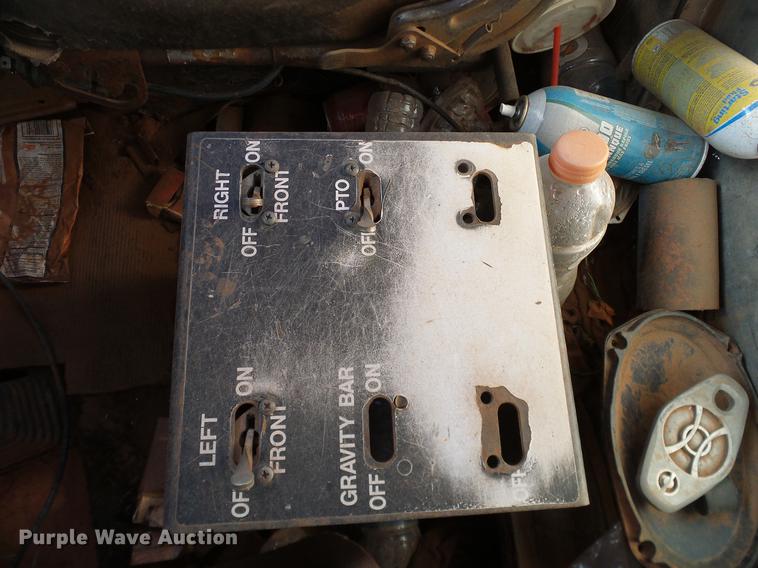 image for item DB4248 1989 Mack R688ST truck chassis